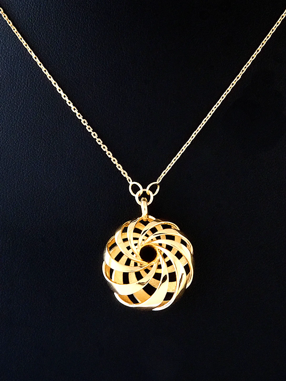 Cyclide Necklace Golden
